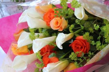 カラーとバラを使った花束♬｜「アライ花店」　（山形県山形市の花キューピット加盟店 花屋）のブログ