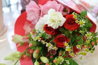 おばあちゃんへのお誕生日花束♬｜「アライ花店」　（山形県山形市の花キューピット加盟店 花屋）のブログ