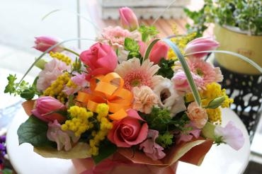 春らしくお祝いアレンジ♬｜「アライ花店」　（山形県山形市の花キューピット加盟店 花屋）のブログ