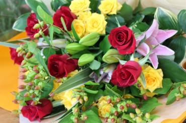 お祝い花束♬｜「アライ花店」　（山形県山形市の花キューピット加盟店 花屋）のブログ