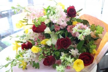 春の花を使ったお誕生日花束♬｜「アライ花店」　（山形県山形市の花キューピット加盟店 花屋）のブログ