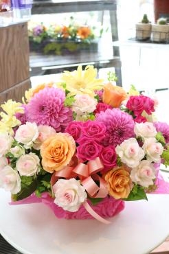 お誕生日アレンジ♬｜「アライ花店」　（山形県山形市の花キューピット加盟店 花屋）のブログ