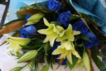 青バラを使った花束｜「アライ花店」　（山形県山形市の花キューピット加盟店 花屋）のブログ
